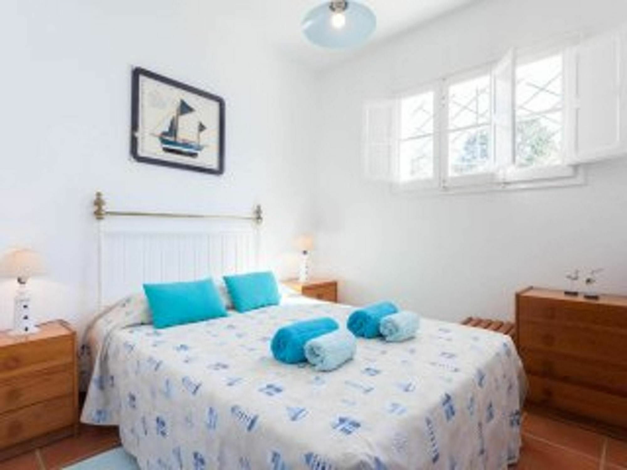 House With 4 Bedrooms In Lagos, With Furnished Terrace And Wifi - 300 Apartment *