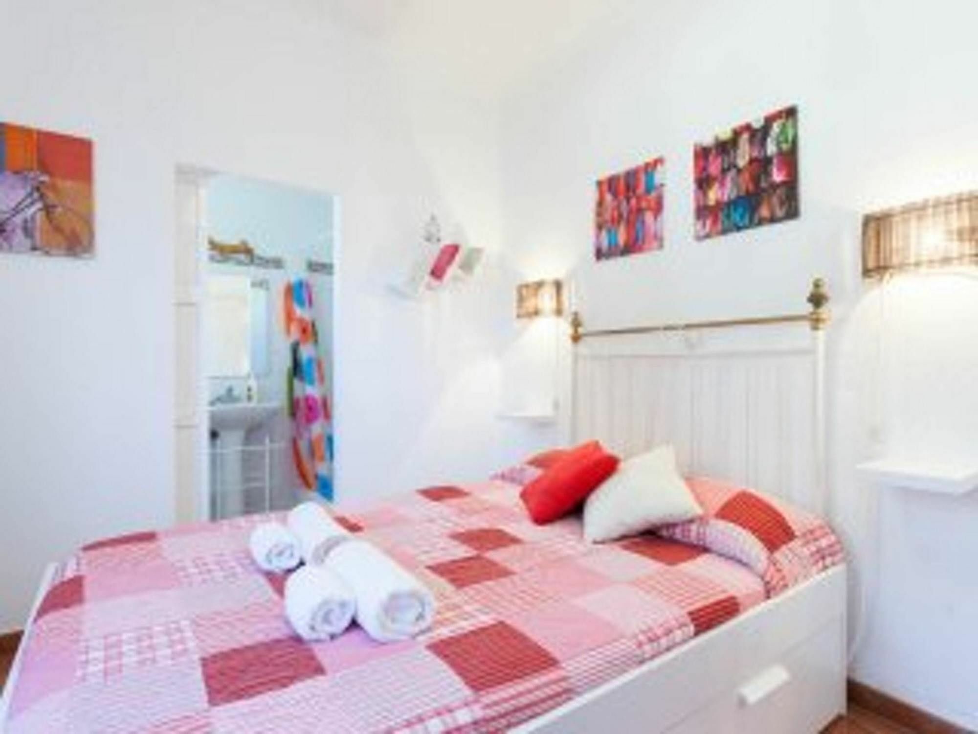 House With 4 Bedrooms In Lagos, With Furnished Terrace And Wifi - 300 *