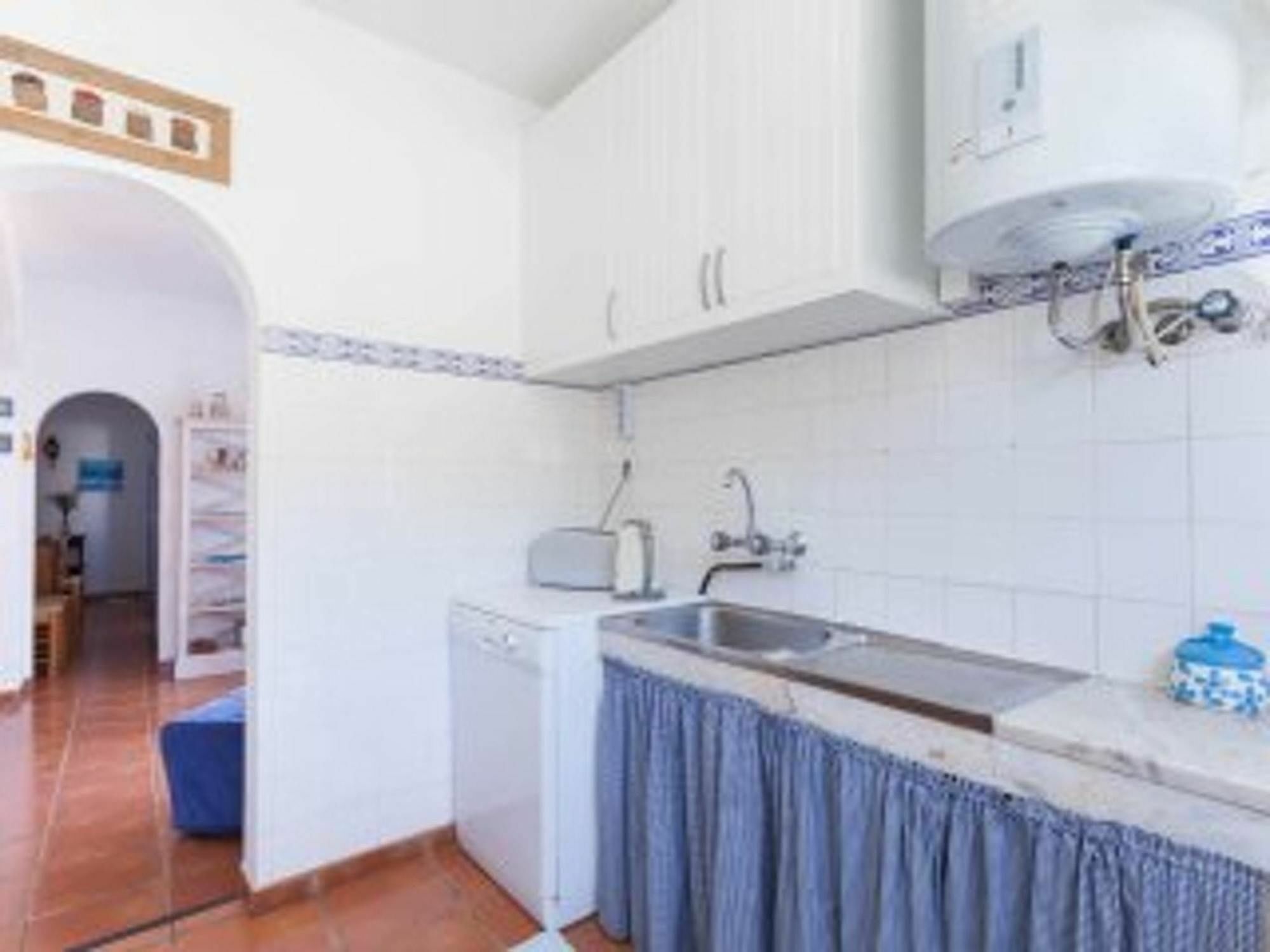 House With 4 Bedrooms In Lagos, With Furnished Terrace And Wifi - 300 Apartment *